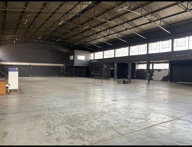 1,900M² WAREHOUSE TO LET IN WYNBERG